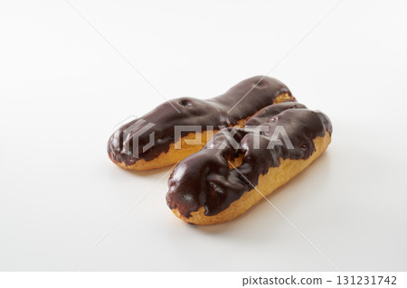 巧克力閃電泡芙:法式糖果的形象 巧克力閃電泡芙:法式糖果的形象 131231742