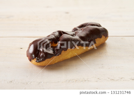 巧克力閃電泡芙：法式糖果的形象 131231746