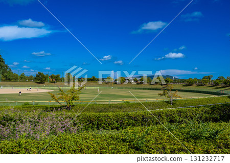 初秋的岡山市虹大寺自然林運動公園2號棒球場。岡山縣岡山市北區 131232717