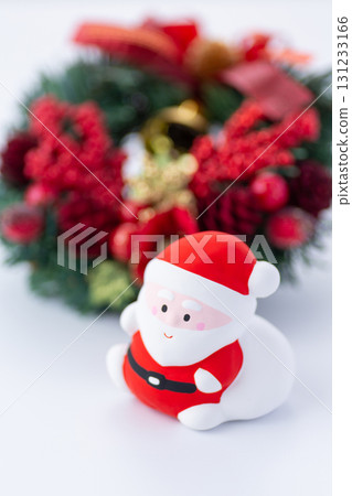 Christmas wreath and santa claus 131233166