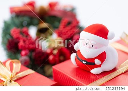 聖誕花環和聖誕老人 聖誕花環和聖誕老人 131233194