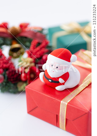 Christmas wreath and santa claus Christmas wreath and santa claus 131233224