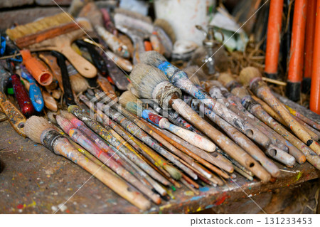 Many dirty brushes of the artist in the workshop Many dirty brushes of the artist in the workshop 131233453