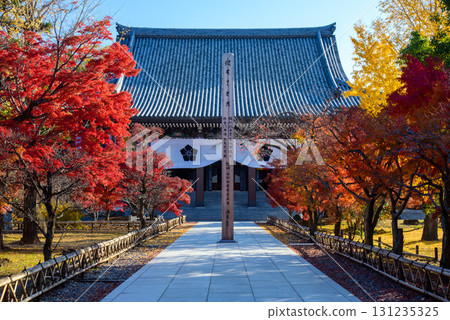 Chishaku-in Temple in autumn Chishaku-in Temple in autumn 131235325