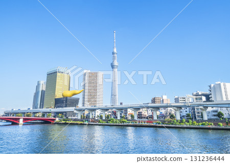 東京隅田川的城市風景[東京都台東區 - 隅田區] 131236444