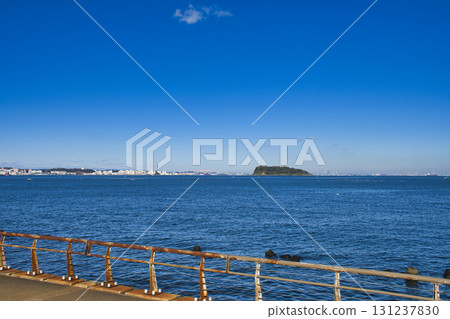 [Yokosuka City] Sarushima Island seen from Umabori Beach 131237830