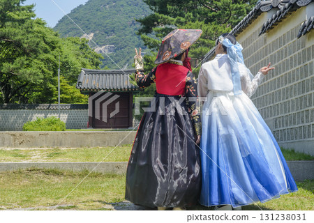 兩名身著韓服的日本女性 131238031