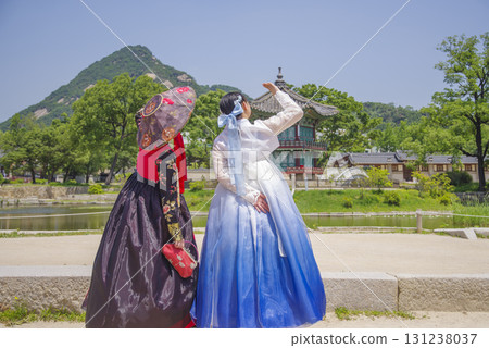 兩名身穿韓服的日本女性 131238037