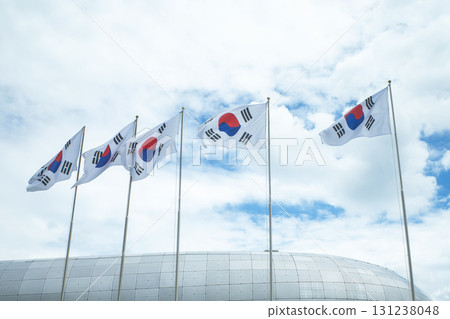 韓國國旗在風中飄揚 131238048