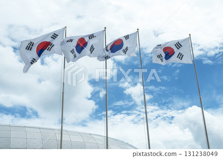 韓國國旗在風中飄揚 131238049