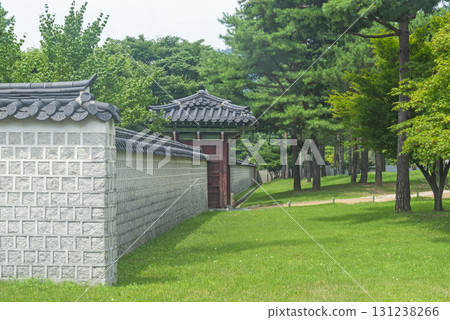 Korean Garden 131238266
