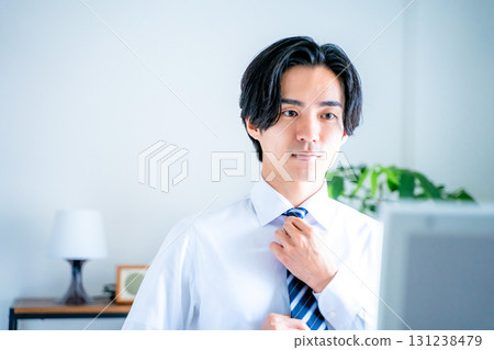 Office worker getting ready 131238479