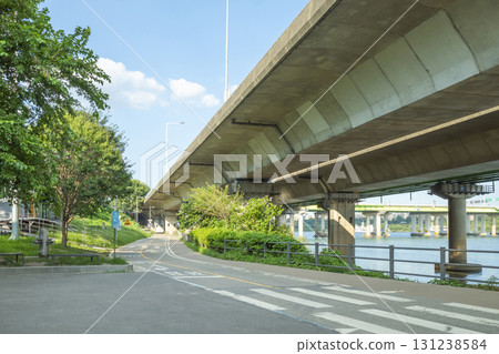 Riverside bicycle path and the highway above 131238584
