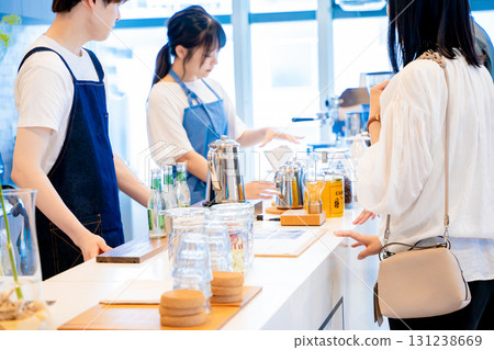 咖啡廳服務員 131238669