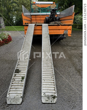 Heavy-Duty Loading Ramps for Efficient Vehicle Transport Heavy-Duty Loading Ramps for Efficient Vehicle Transport 131238723