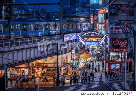 東京上野阿美橫町的喧囂與夜間行駛的京濱東北線 131240174
