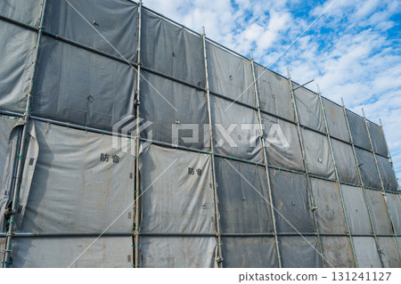 Demolition site: Single-pipe scaffolding and soundproofing sheets 131241127