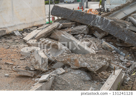 A large amount of rubble from demolition work 131241128