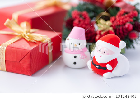 Christmas wreath and santa claus Christmas wreath and santa claus 131242405