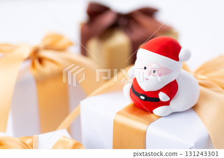 Christmas gift and Santa Claus 131243301