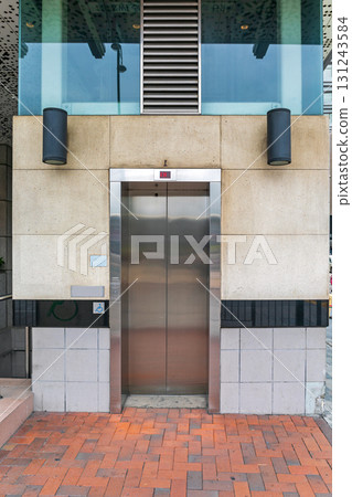 Lift Box Lift Box 131243584
