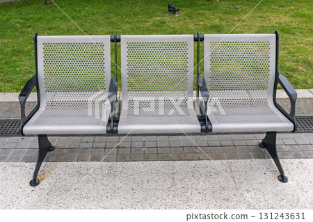 Metal Bench 131243631