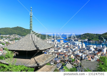 [Hiroshima Prefecture] Tenningji Temple (Tenneiji Sanjuto) and Onomichi Townscape 131247591