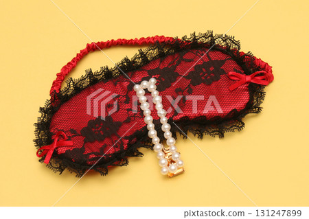 Lace sleep mask with pearls clip Lace sleep mask with pearls clip 131247899