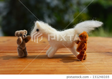 Wool felt horse and teddy bear New Year's material 131248103
