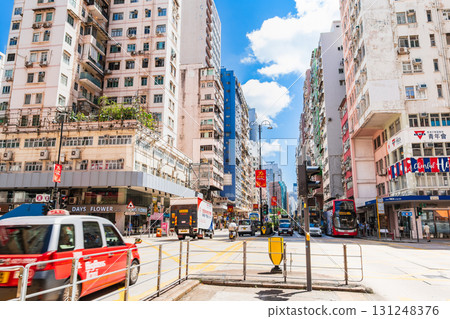 香港主要街道彌敦道 *部分柔焦 131248376