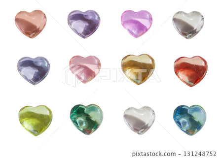 閃閃發光的透明心型珠子PNG 131248752