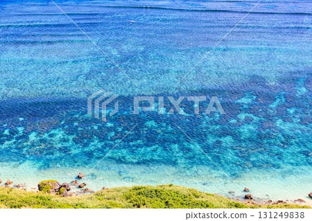 宮古島比嘉路公園的白天風景，藍天和大海 131249838