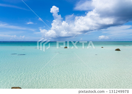 宮古島藍色風景：十七端海灘與積雨雲 131249978