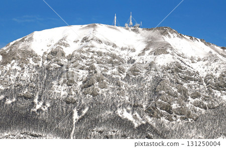 Tall mountain under snow 131250004