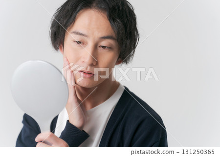 A man seeing a mirror A man seeing a mirror 131250365