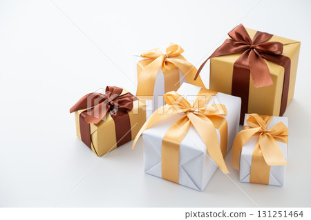 Many gifts 131251464