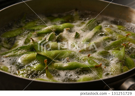 How to boil edamame 131251729
