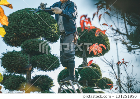 gardener, landscaper, gents 131251950