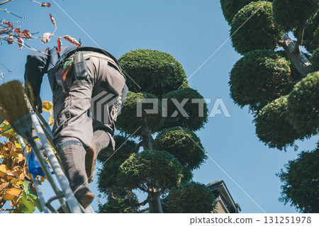 gardener, landscaper, gents 131251978