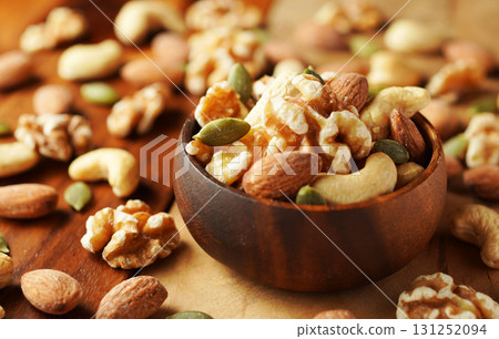 Mixed nuts 131252094