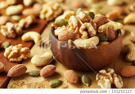 Mixed nuts 131252127