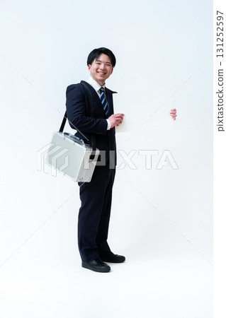 Service Engineer Service Engineer 131252597