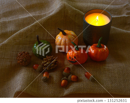 A Halloween nature display that brings the warmth of autumn 131252631