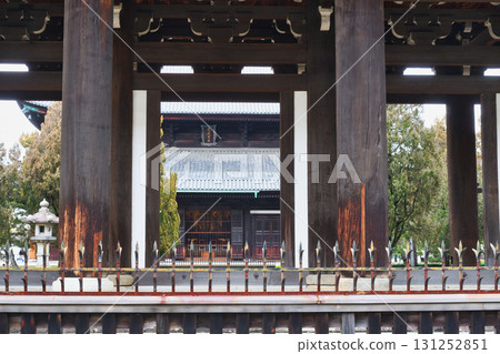Sanmon Gate of Tofukuji Temple in winter (Higashiyama Ward, Kyoto City) Sanmon Gate of Tofukuji Temple in winter (Higashiyama Ward, Kyoto City) 131252851