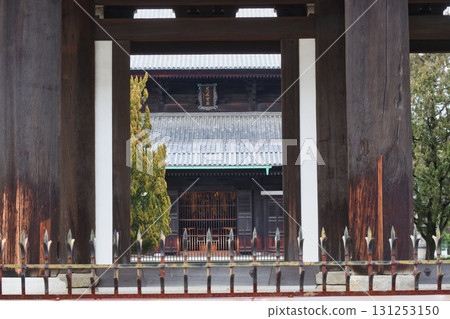 冬季的東福寺三門（京都市東山區） 131253150