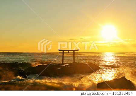 First sunrise from Oarai Isosaki Shrine, Ibaraki Prefecture 131253494