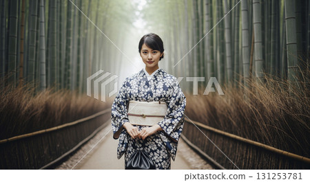 Japanese woman in kimono in the bamboo forest of Arashiyama, Kyoto 131253781