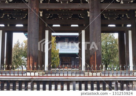 冬季的東福寺三門（京都市東山區） 131253924