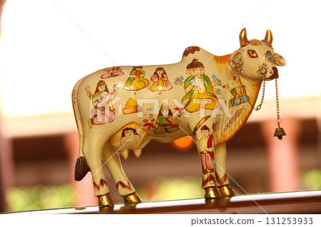 Cow sculpture in temple 131253933