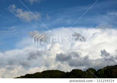 Blue sky and white clouds, summer clouds, autumn clouds 131254514